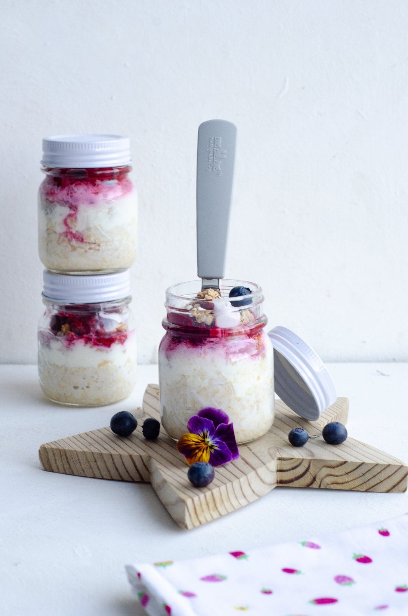 Nourish Your Mornings: Overnight Raspberry Oats for a Delicious Start