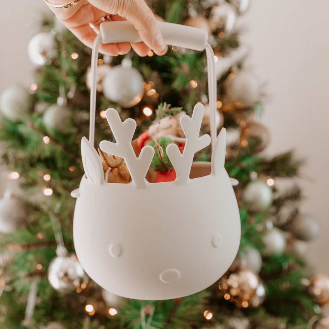 Christmas Reindeer Basket - Snow