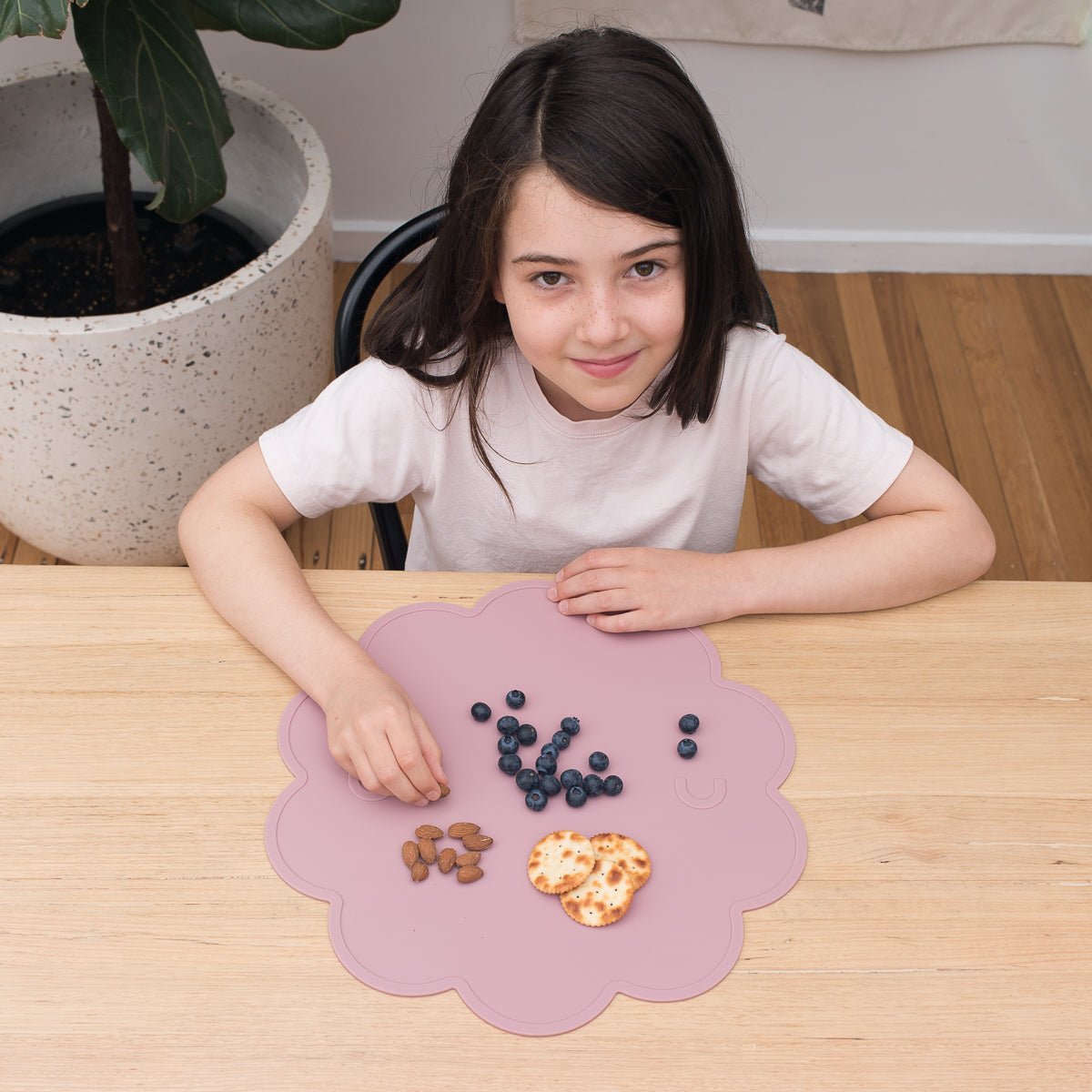 The Jelly Placie - A Silicone Placemat For Round Tables in Dusty Rose