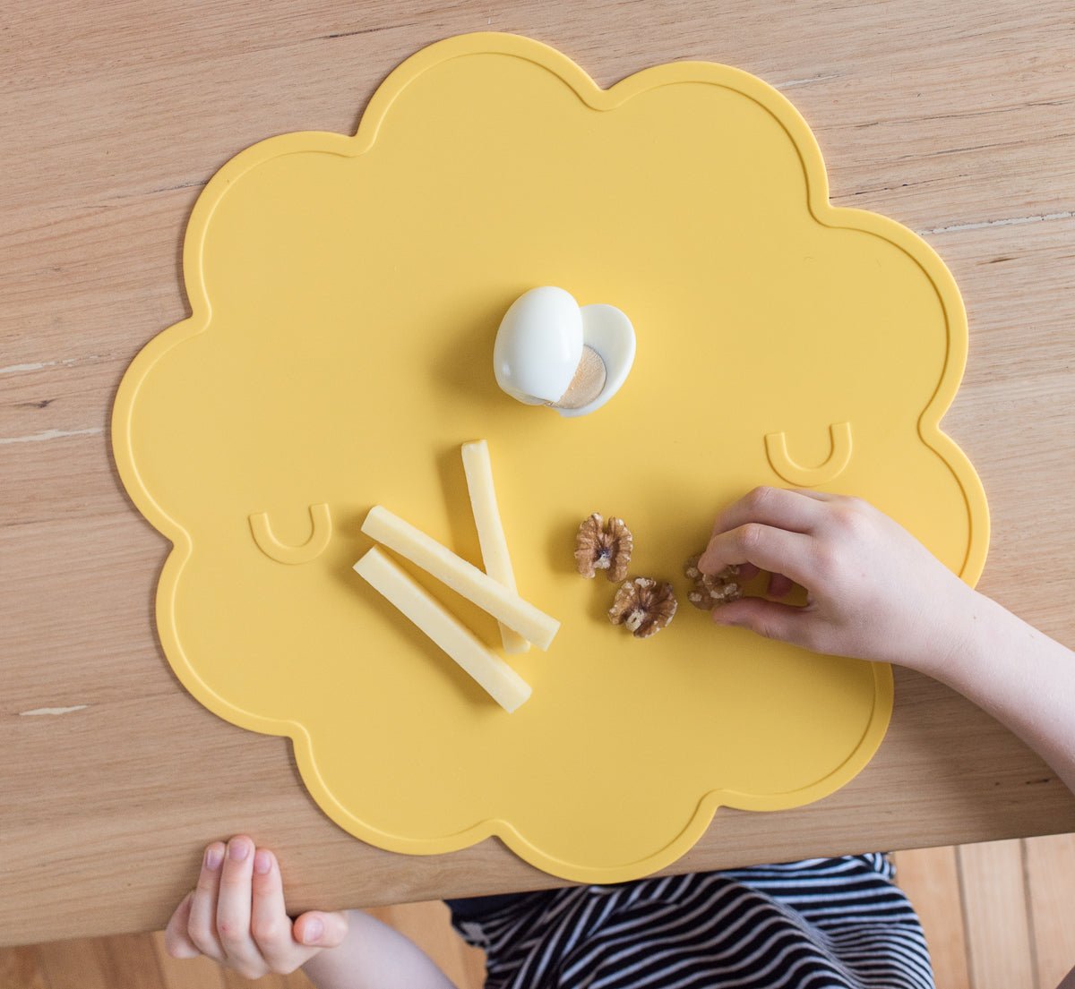 The Jelly Placie - A Silicone Placemat For Round Tables in Yellow