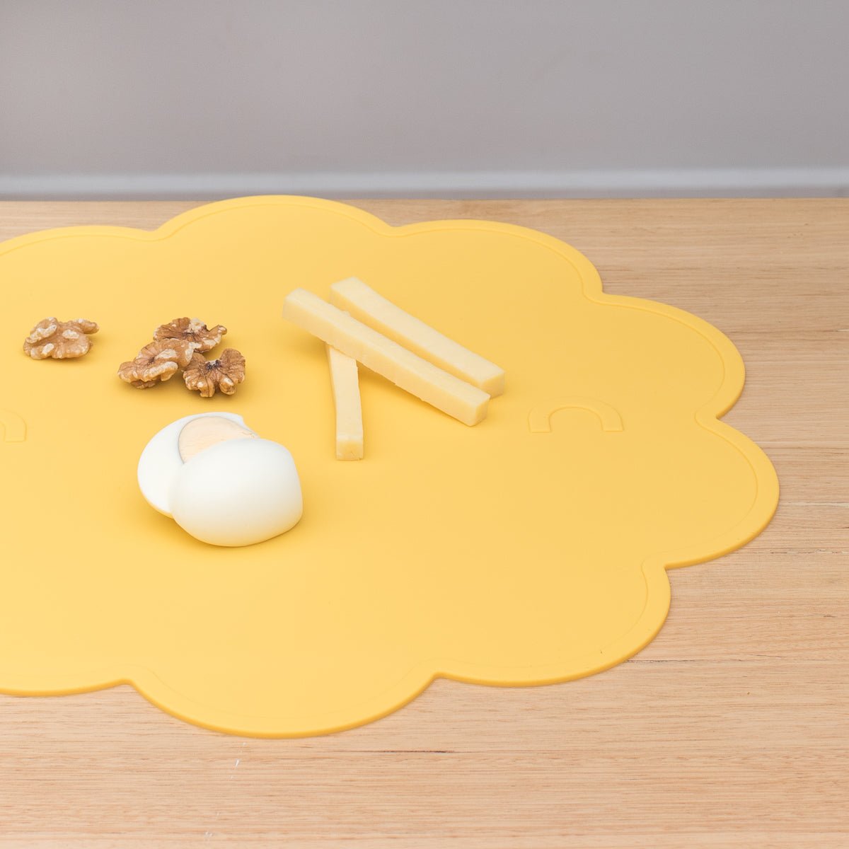 The Jelly Placie - A Silicone Placemat For Round Tables in Yellow
