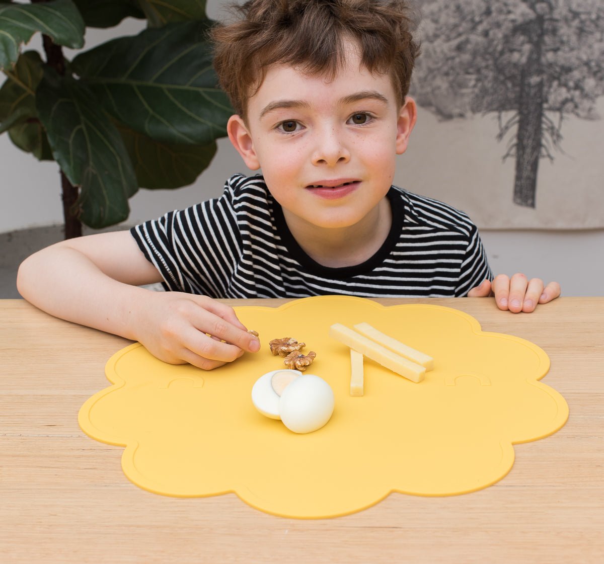 The Jelly Placie - A Silicone Placemat For Round Tables in Yellow