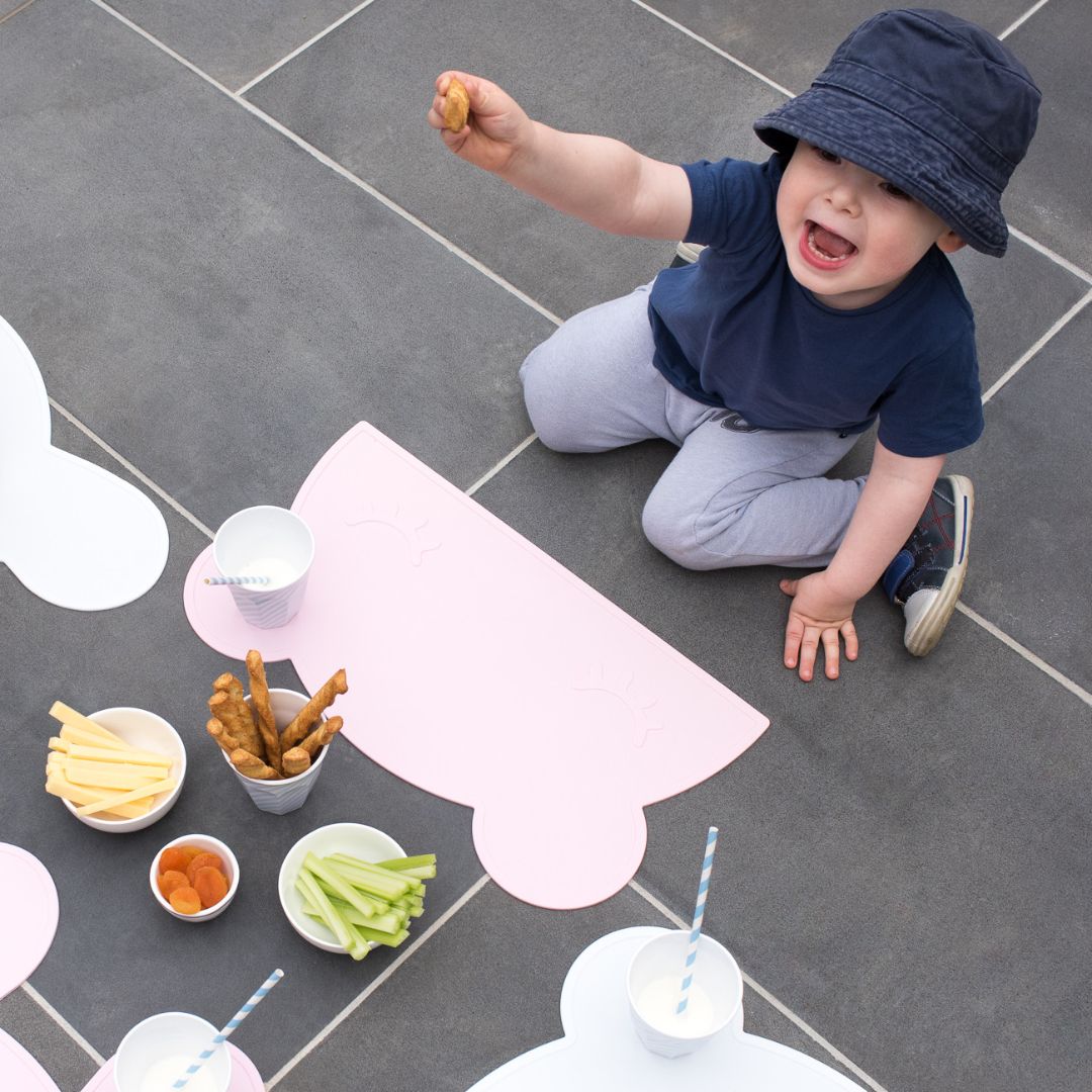 Silicone bear kids placemat in the shade minty green