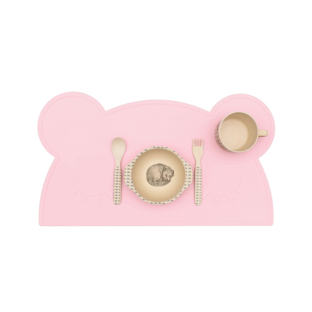 Silicone bear kids placemat in the shade powder pink.