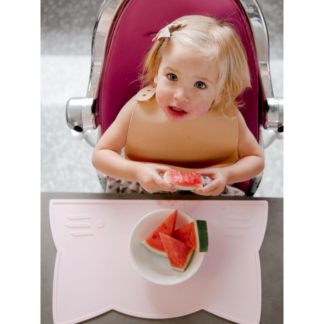 Silicone cat kids placemat in the shade powder pink.